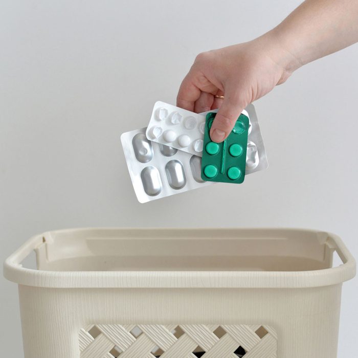 pills-trash-1