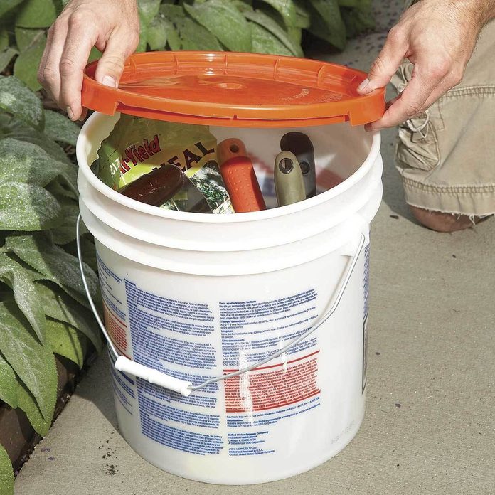 Handy bench and tool bucket 5 gallon bucket