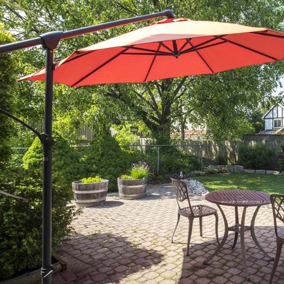 Cantilever umbrella