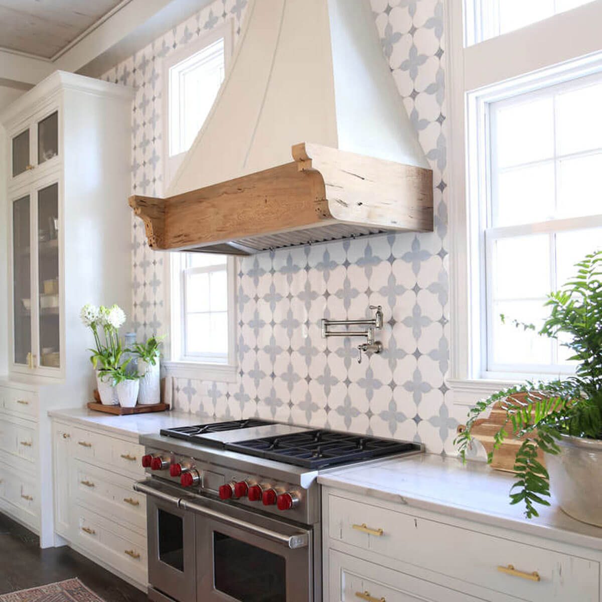 17oct108_01 farmhouse tile backsplash kitchen