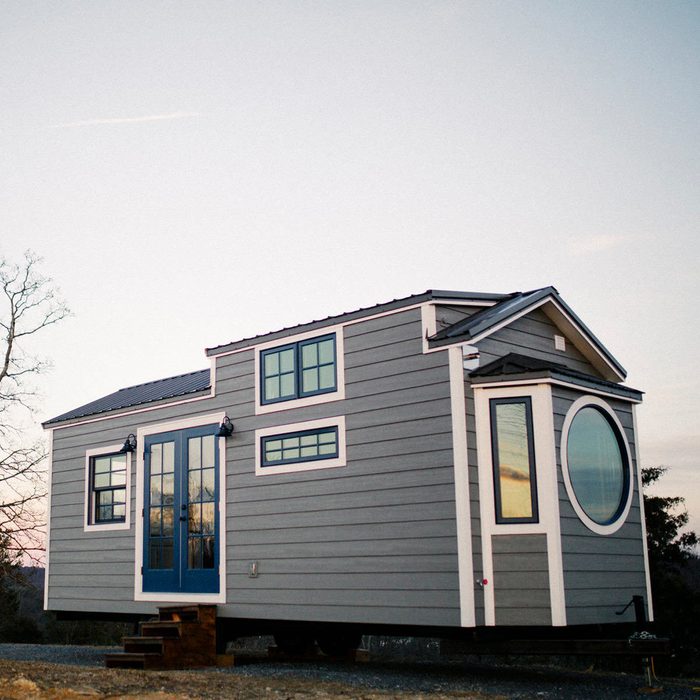 dfh17sep036_12-1200x1200 gray tiny home with circular window how to build a mini house
