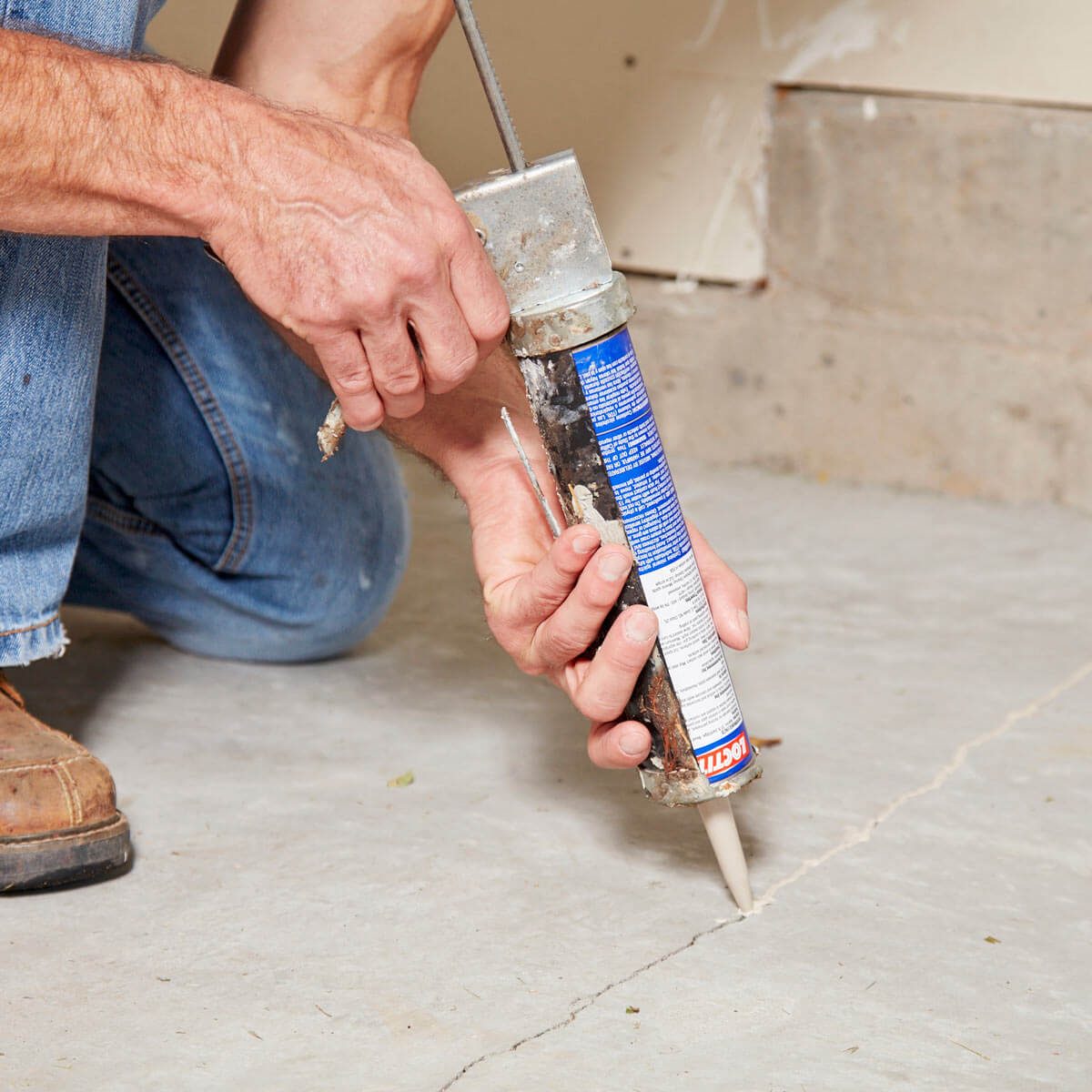 FH17ONO_582_06_036 caulk in garage floor cracks