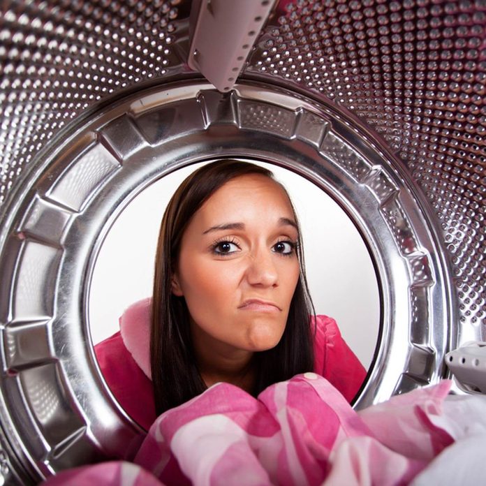shutterstock_153411761 laundry clean your machine