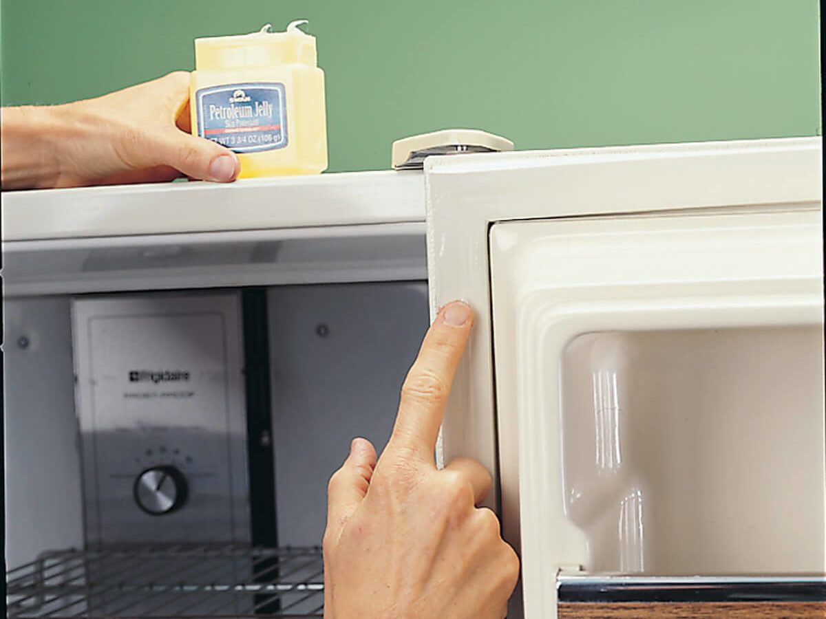 Clean Refrigerator Seals