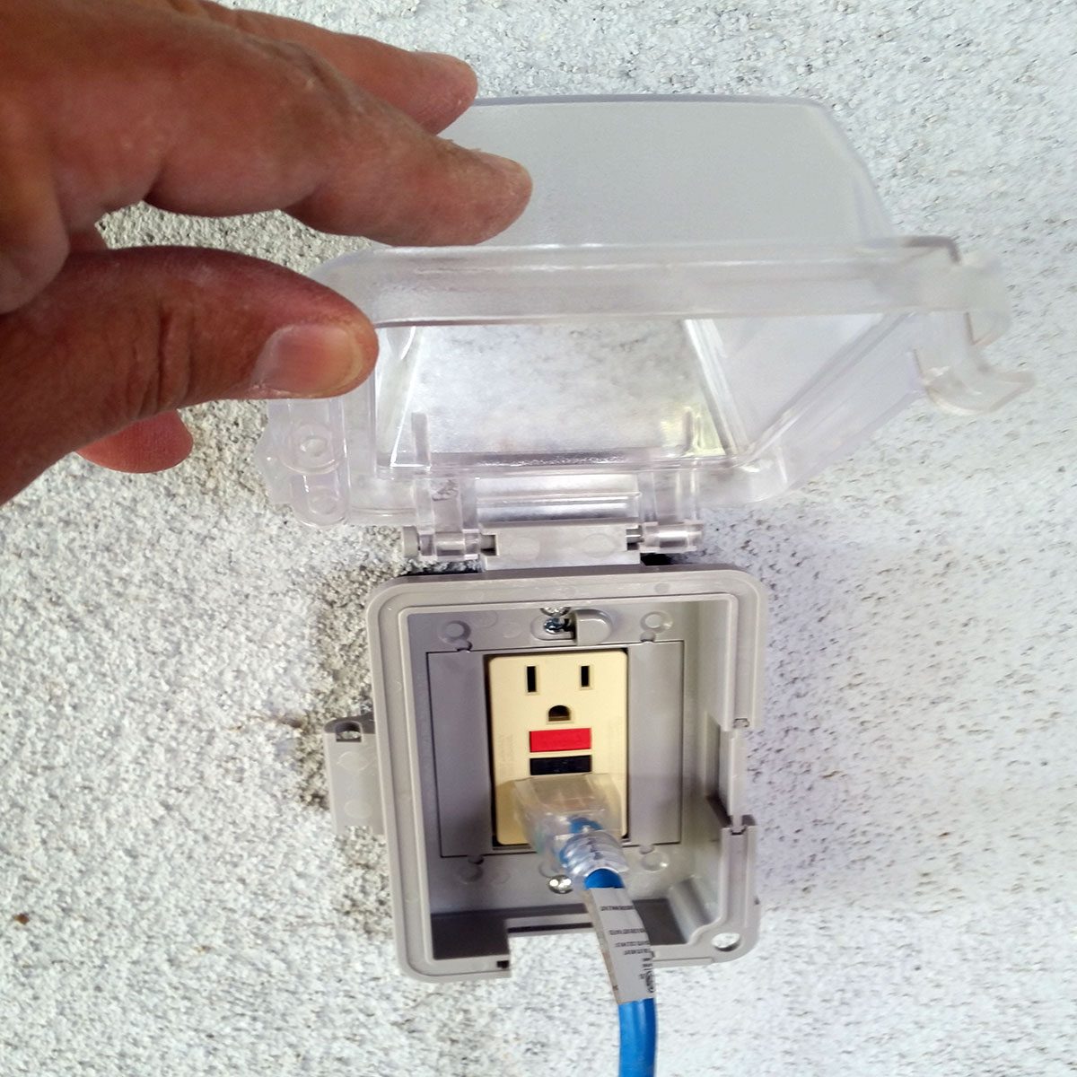 Installing the cover on an outdoor outlet | Construction Pro Tips