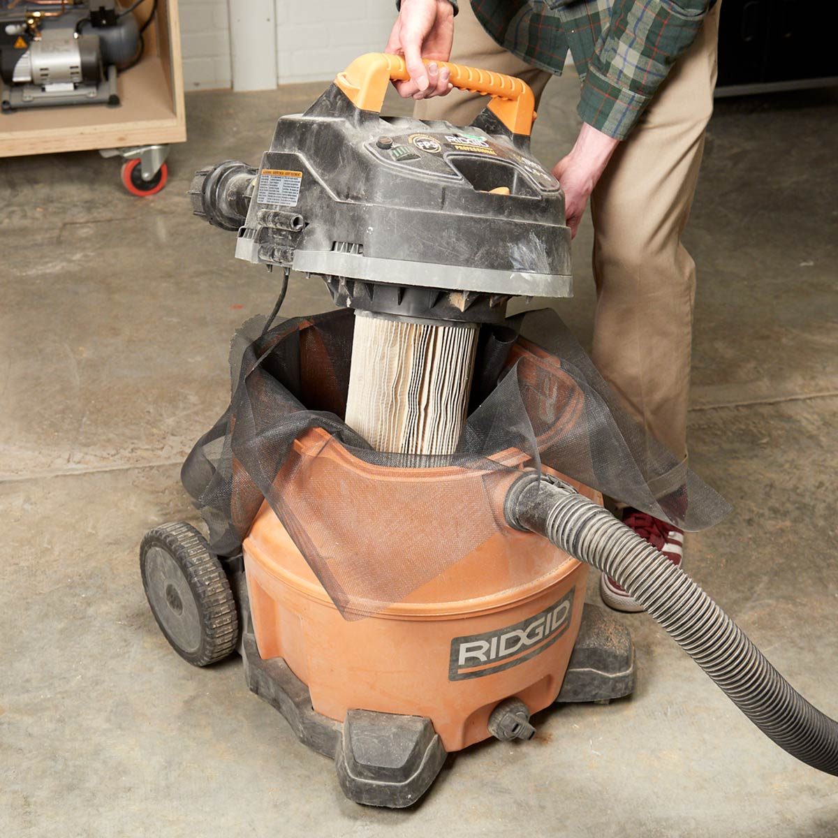 shop vacuum