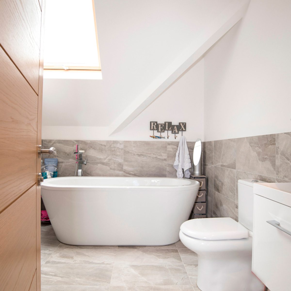 tub This is a great small master bathroom idea