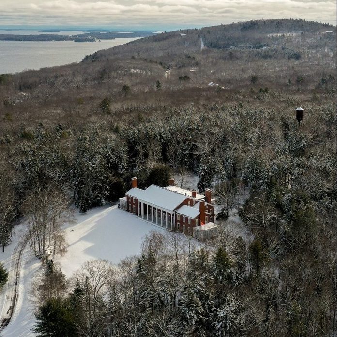 Oak Hall Cobe Estate