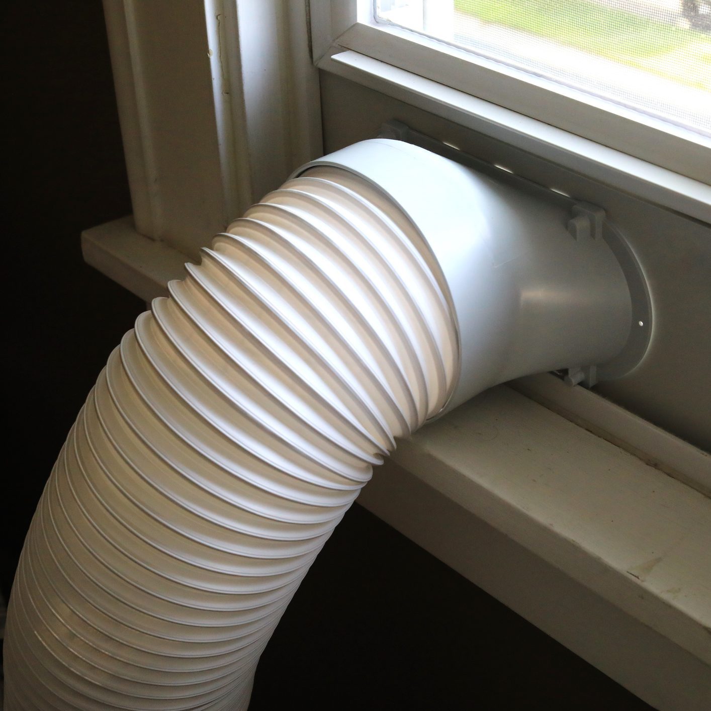 Flexible exhaust pipe and window flange for cooling air conditioner