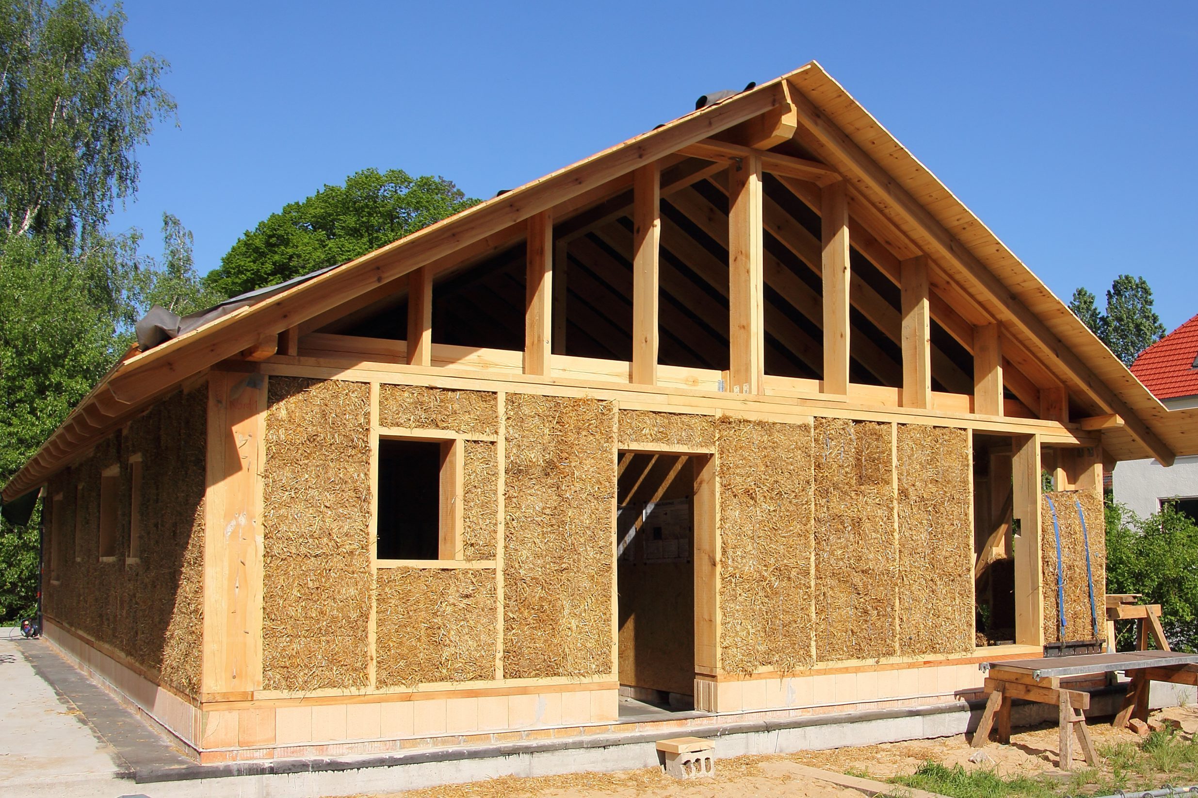 Pros and Cons of Straw Bale Construction