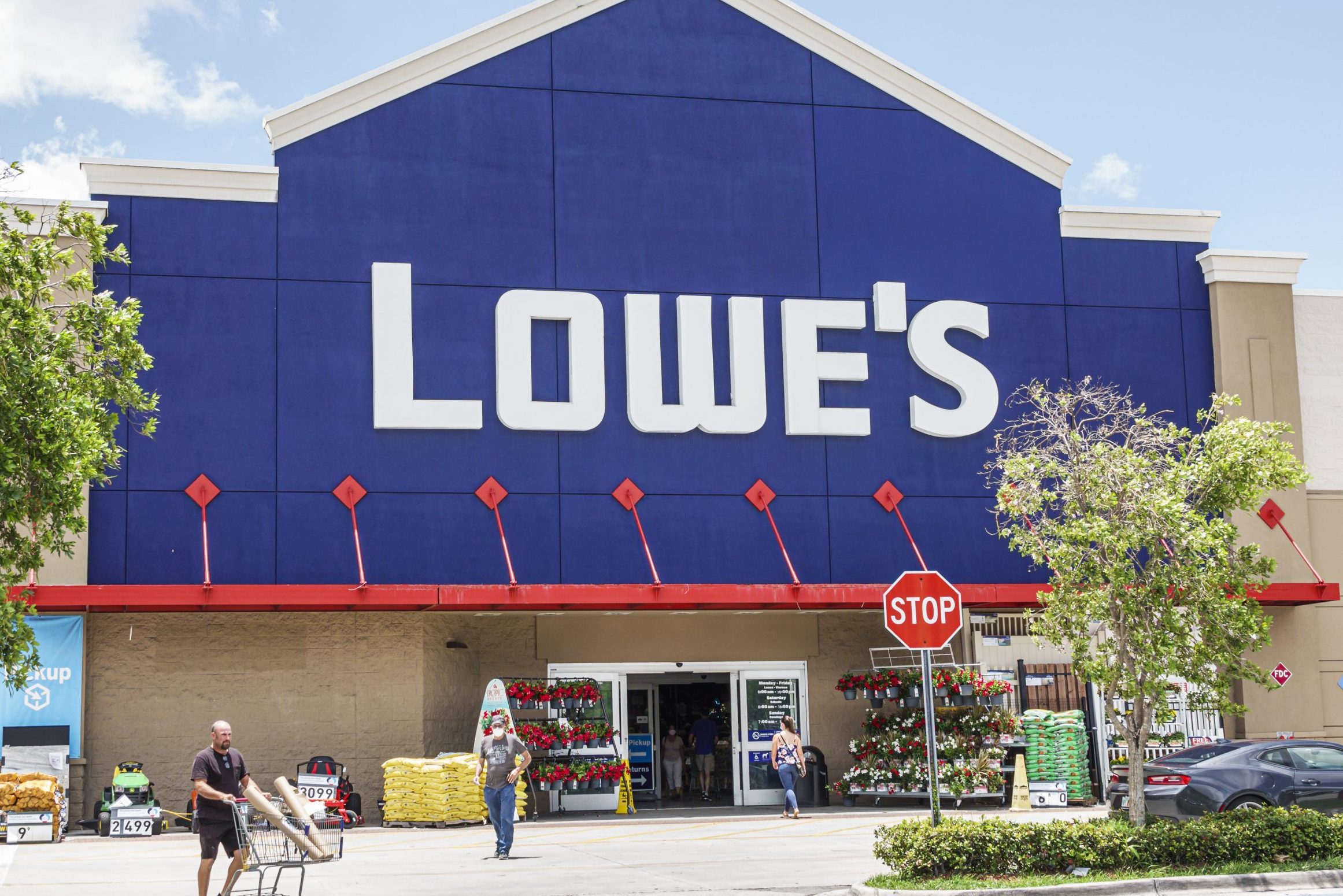 Lowe’s Introduces New Rewards Program for Pros
