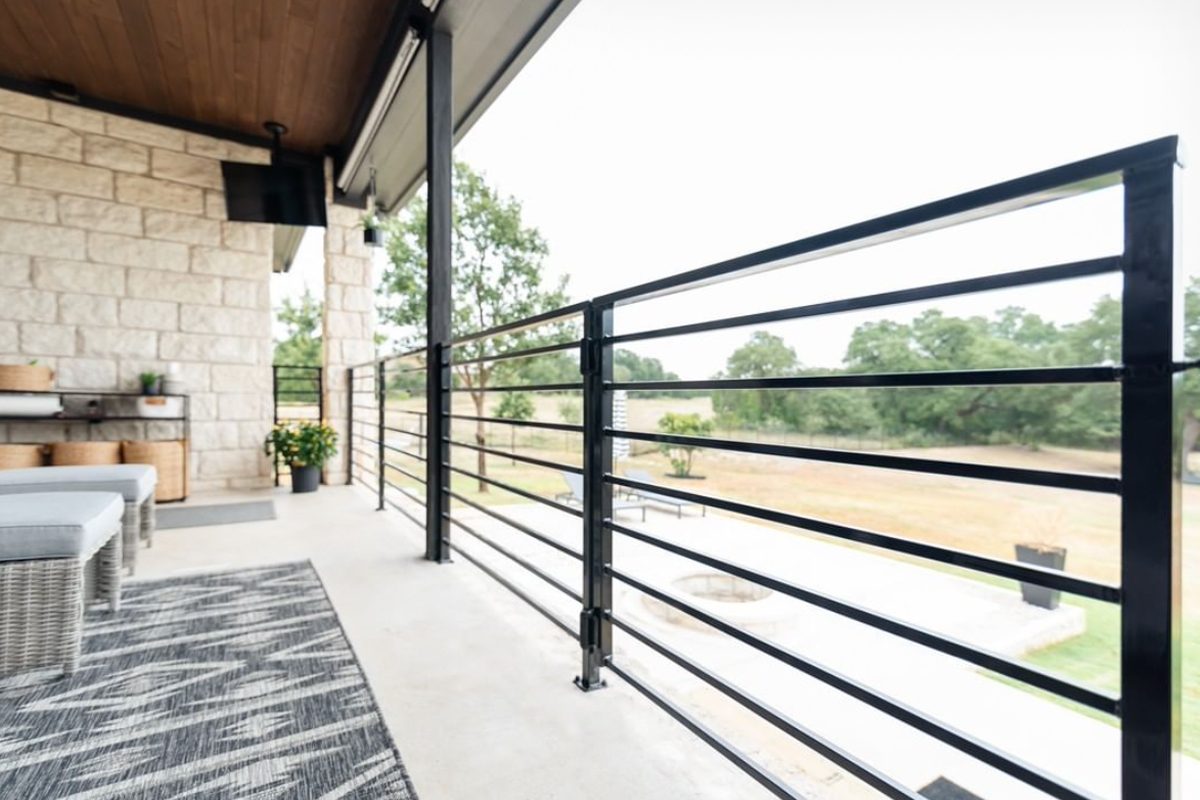Horizontal Porch Railing Idea Courtesy @gonenomadhome Via Instagram