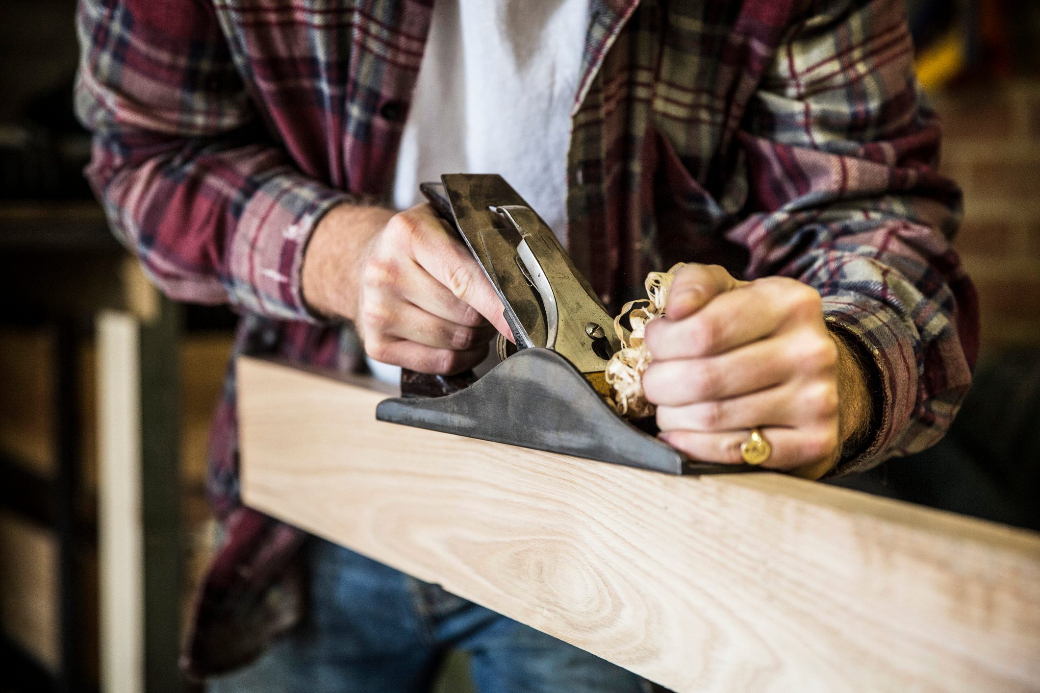 What To Know About Choosing and Using a Hand Planer