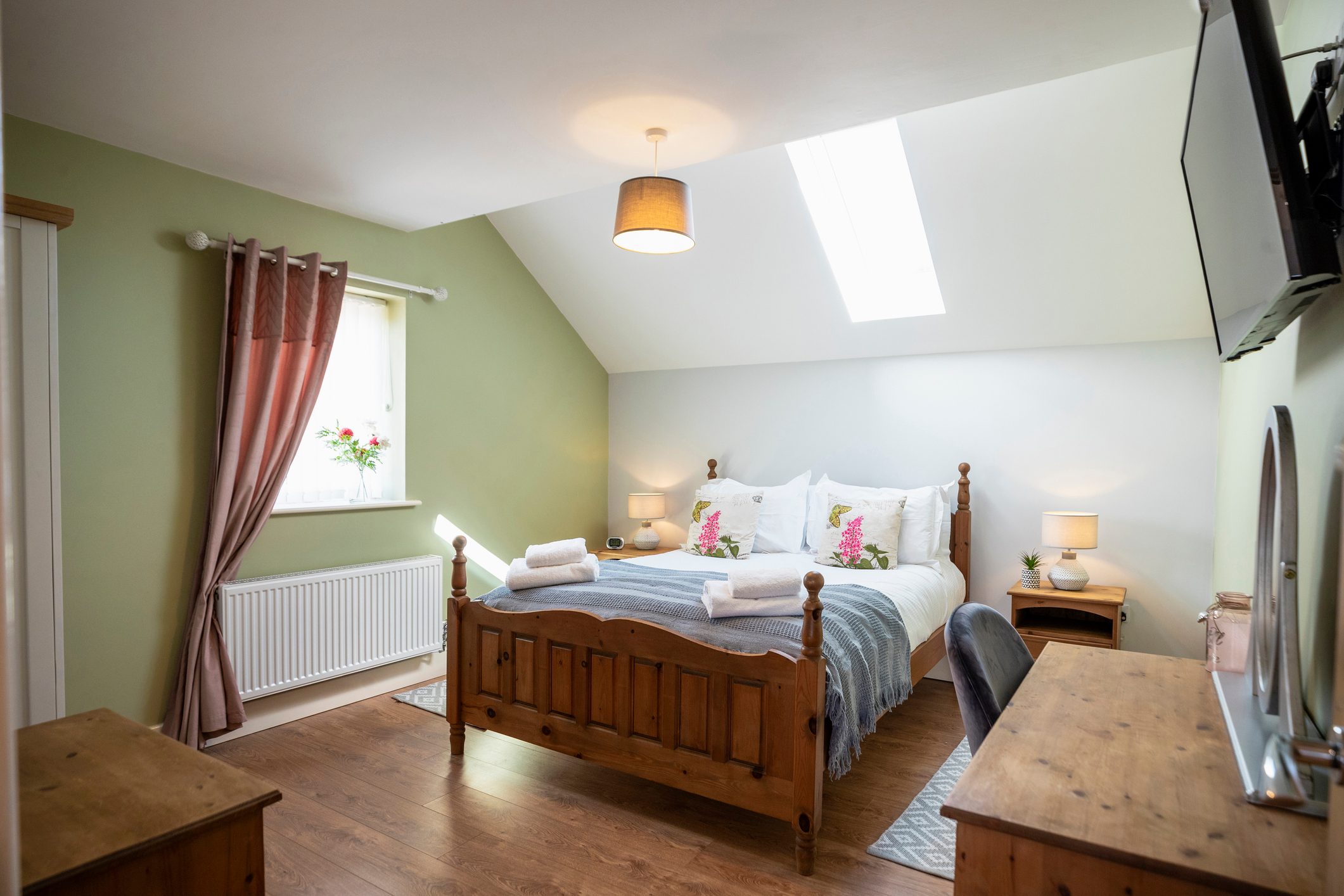 Cosy Lodge Bedroom
