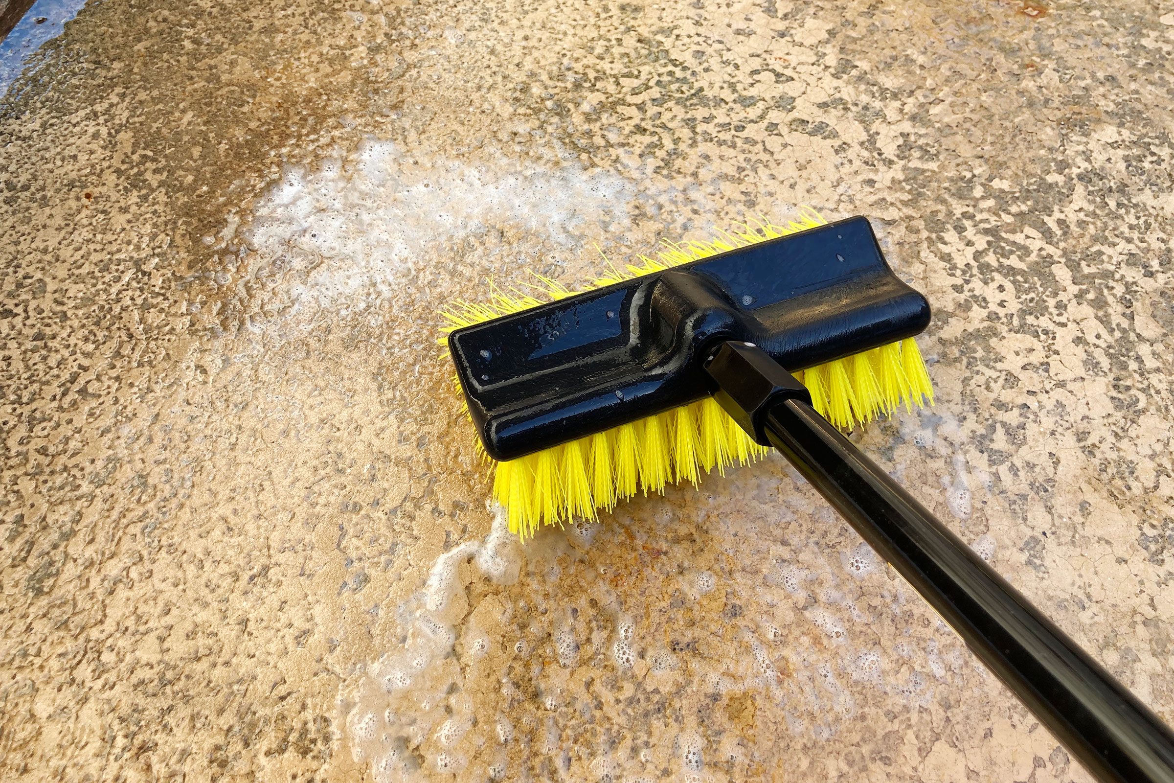 Patio Scrub W Brush 