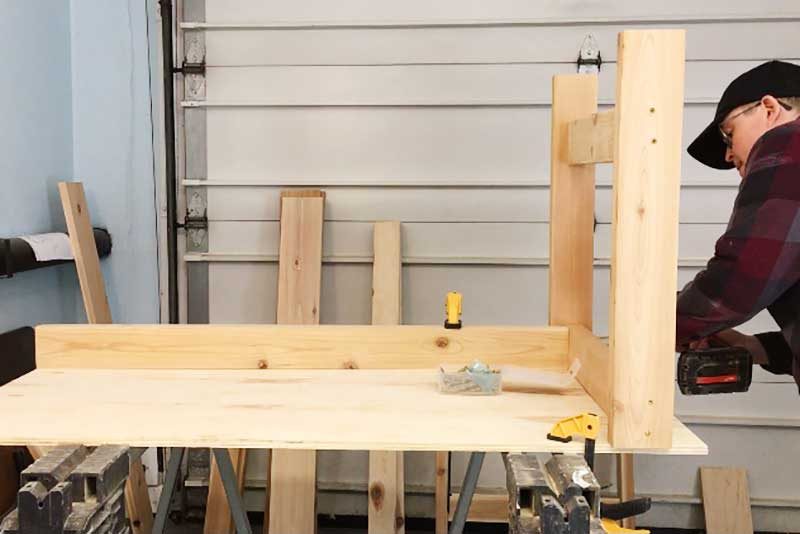 Step 4 Add the long table supports