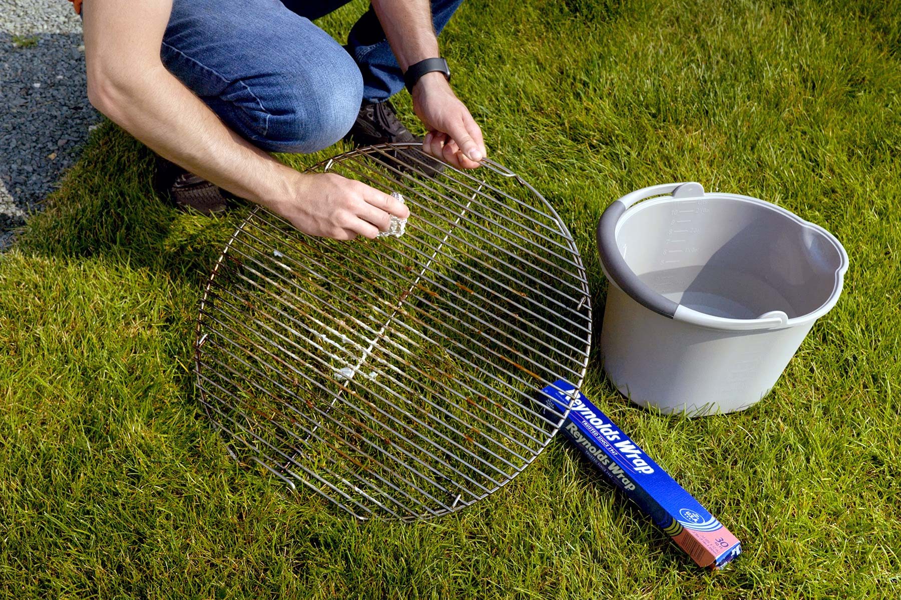 aluminum foil to clean grill