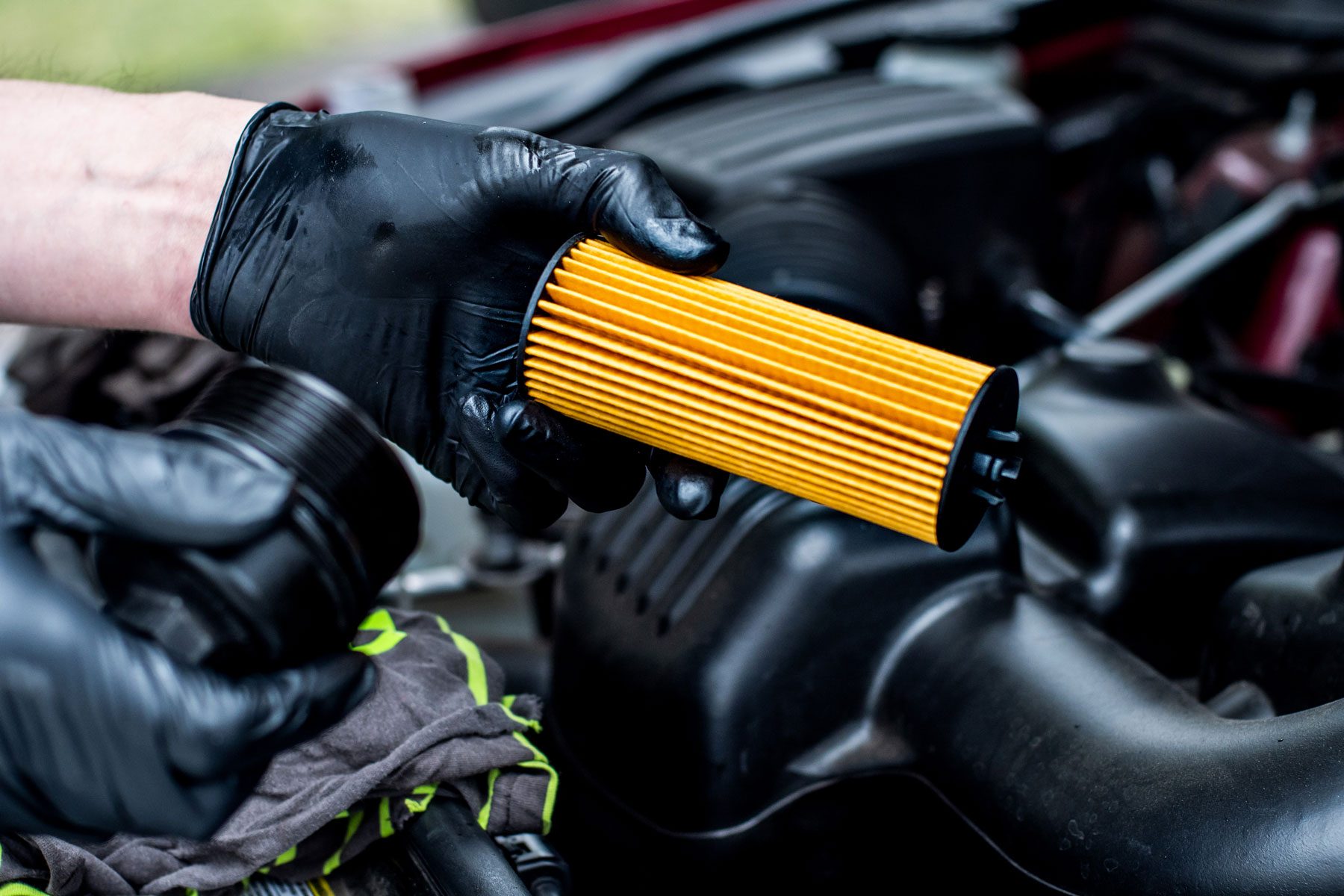 Changing car oil filter