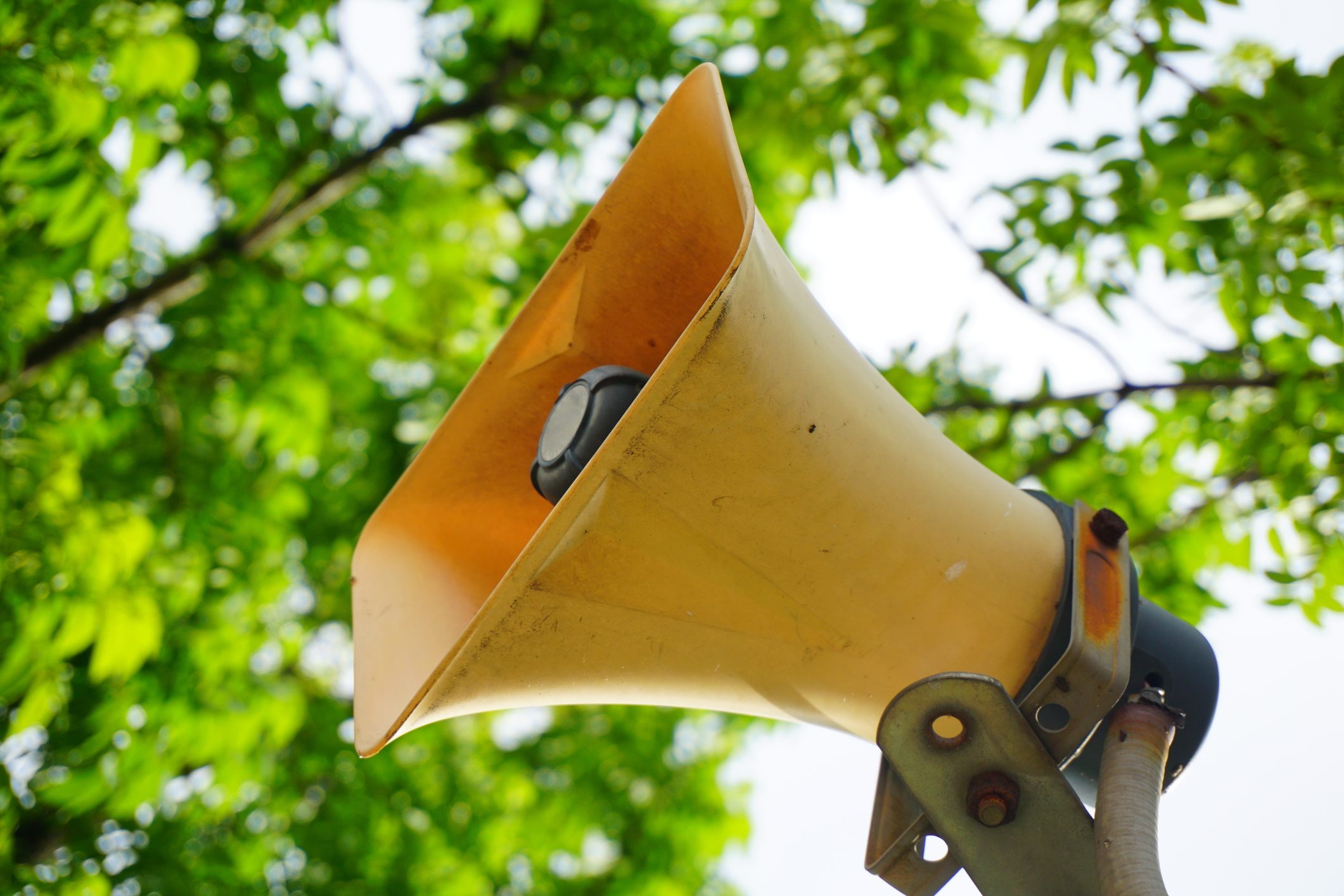 Loudspeaker pole
