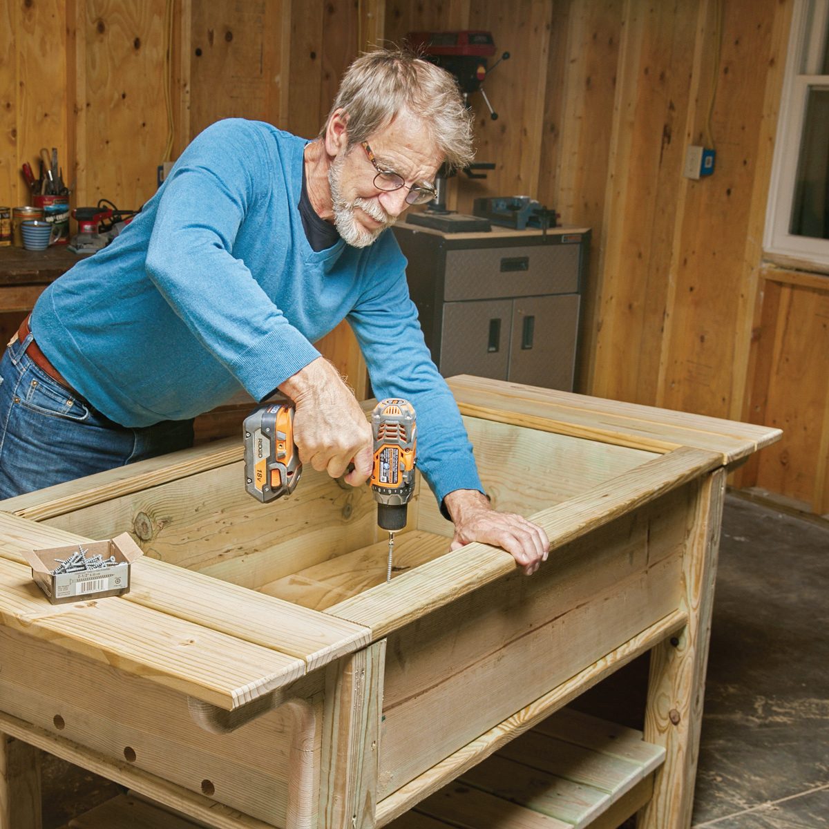 How To Build A Diy Raised Patio Planter With Legs Fh17apr 577 51 031 Stedit