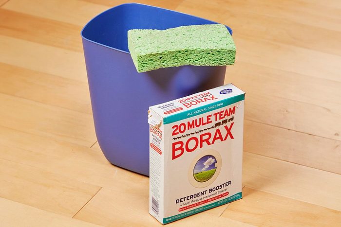 Sprinkle Boric Acid