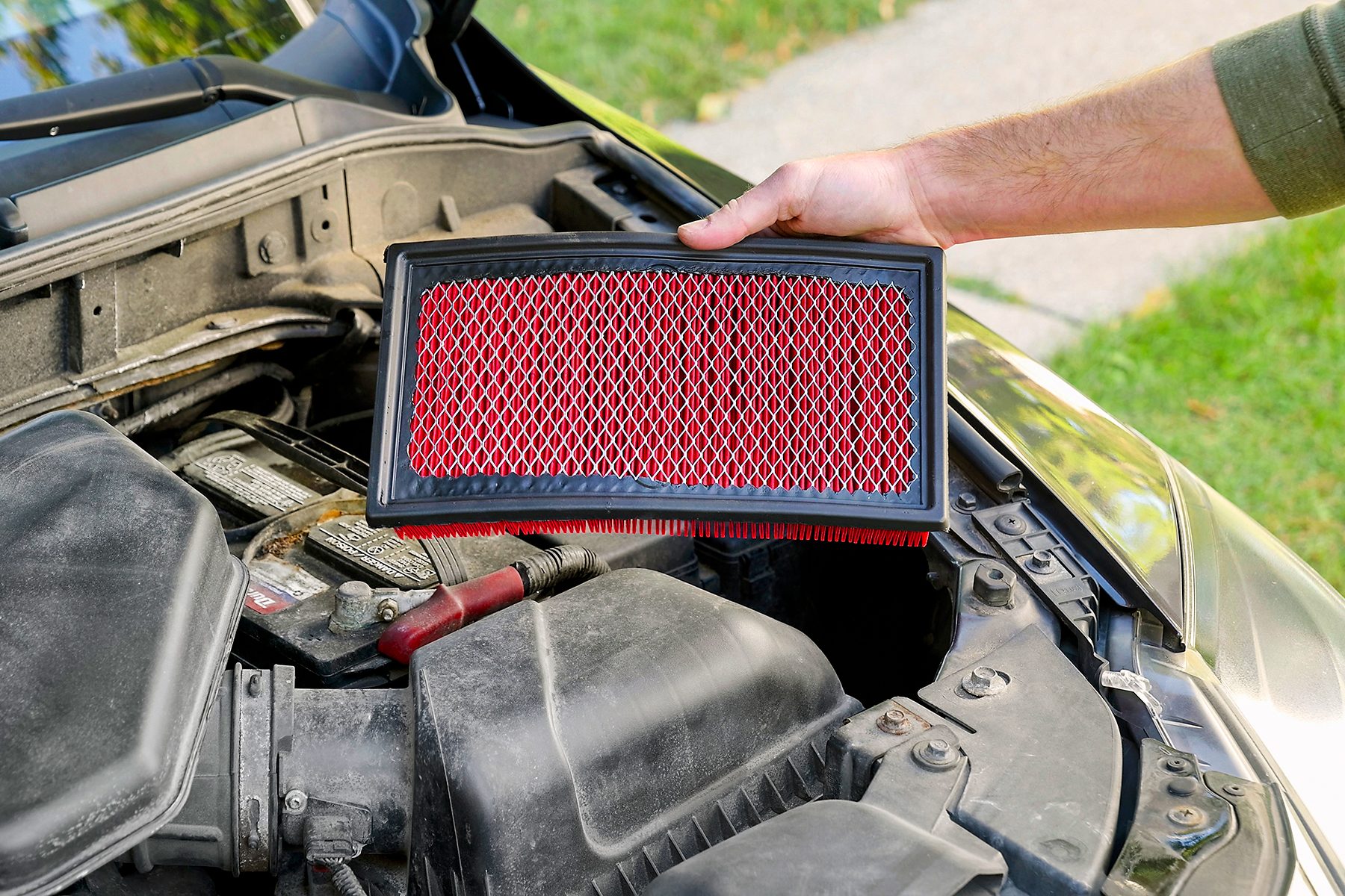 How To Change The Air Filter In Your Car Fhmvs24 Mf 10 10 Engineairfilter Step5