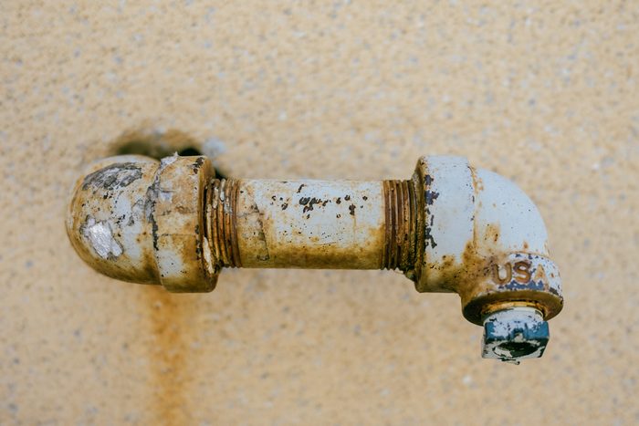 dicolored pipe