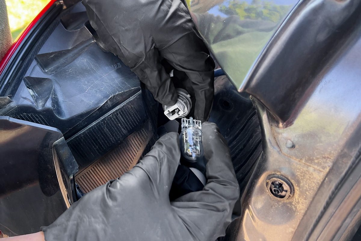 removing old bulb