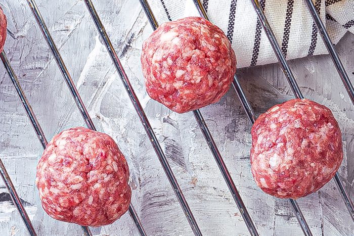Drain Meatballs On Baking Rack Gettyimages 1309830109