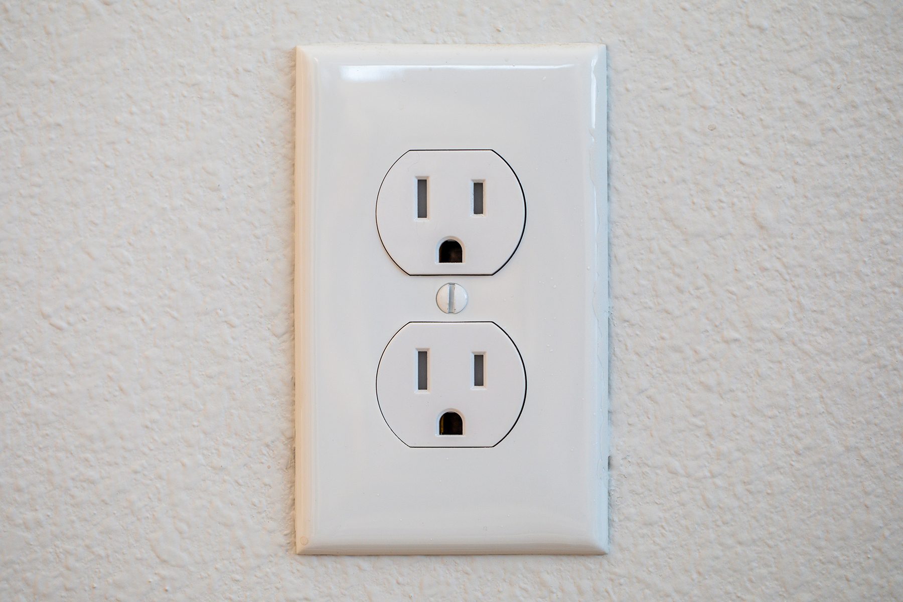 What To Do If An Outlet Isn't Working Gettyimages 1023857864