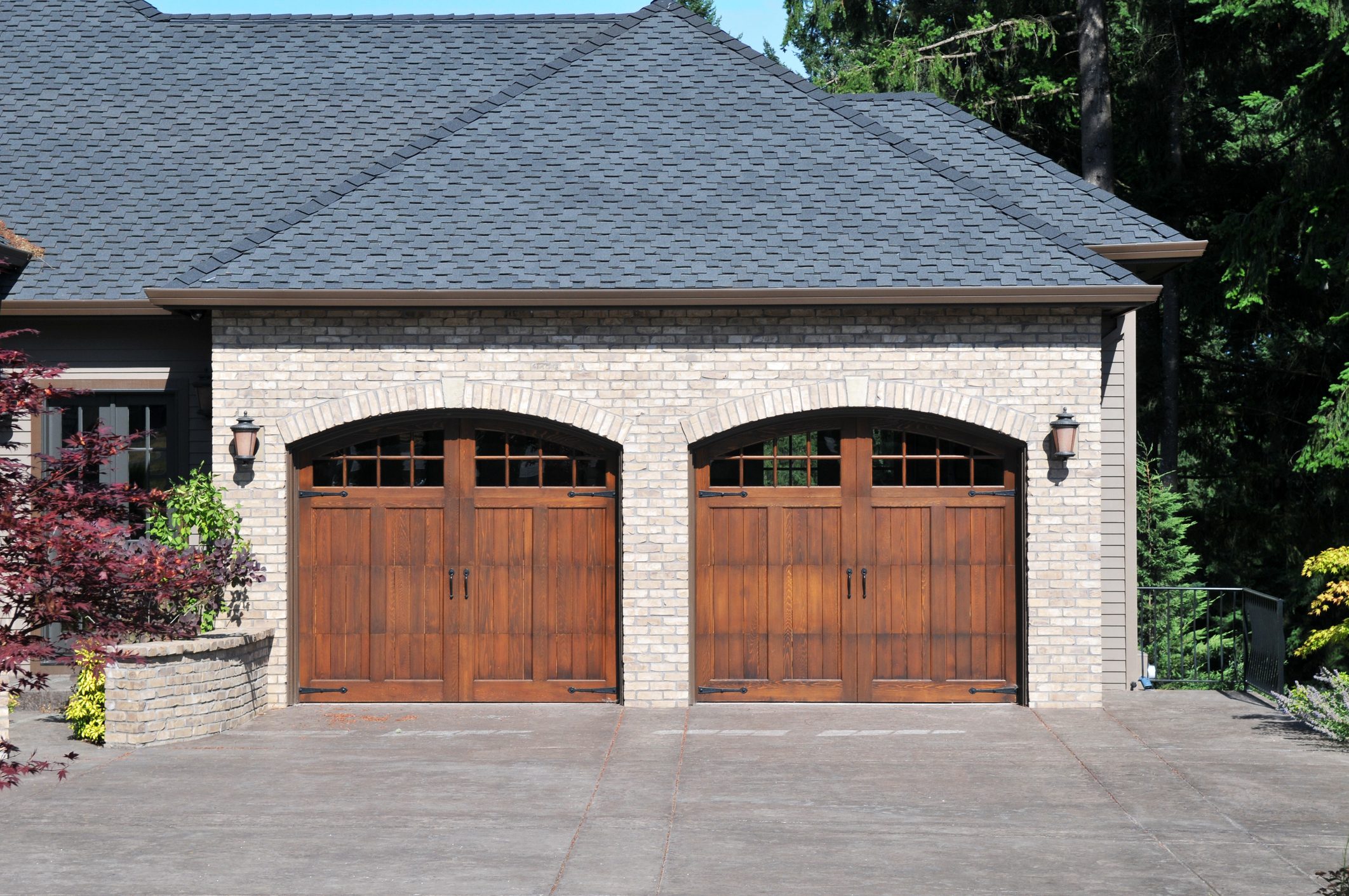 10 Things to Know Before Buying a Garage Door